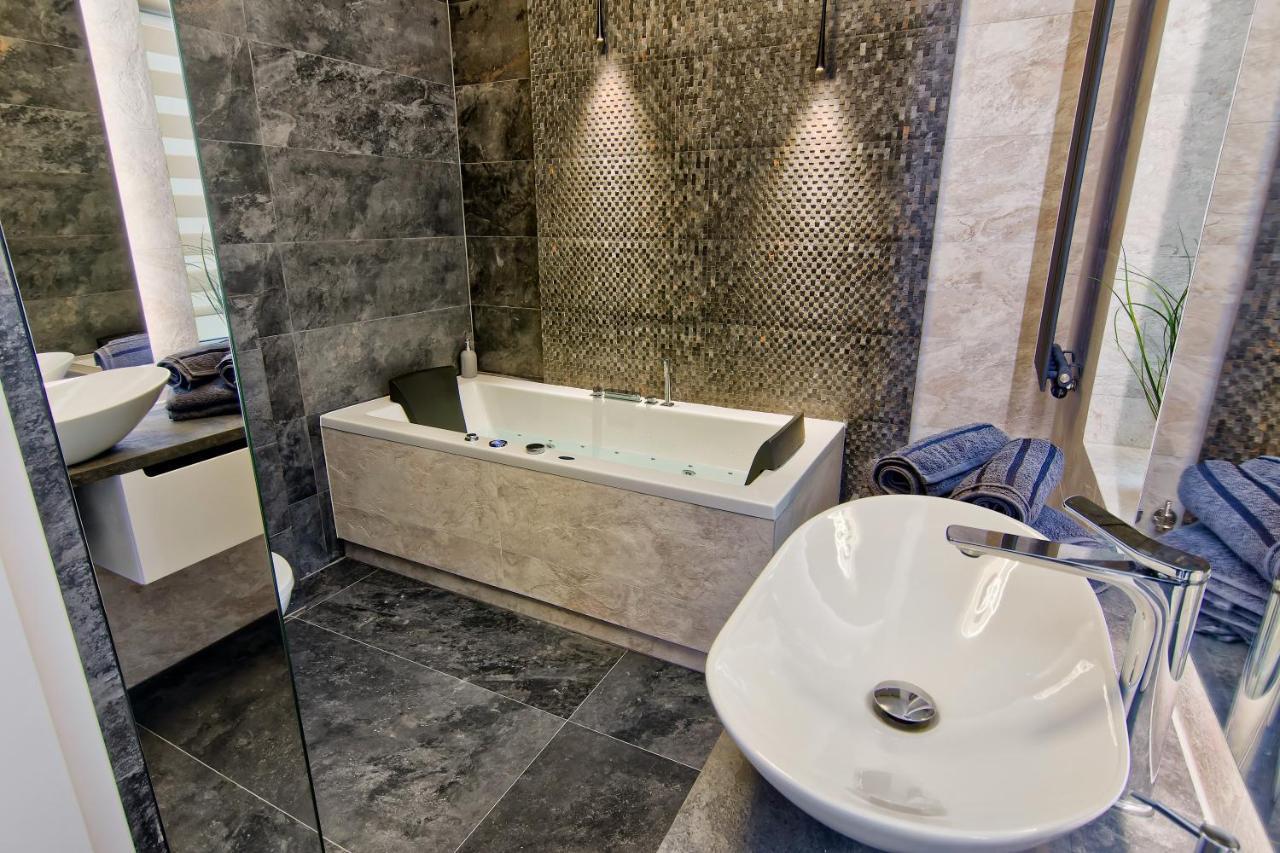 Apartament Bialy Z Jacuzzi Krasków Εξωτερικό φωτογραφία