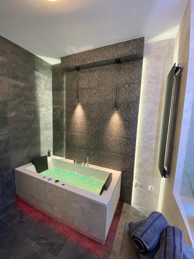Apartament Bialy Z Jacuzzi Krasków Εξωτερικό φωτογραφία