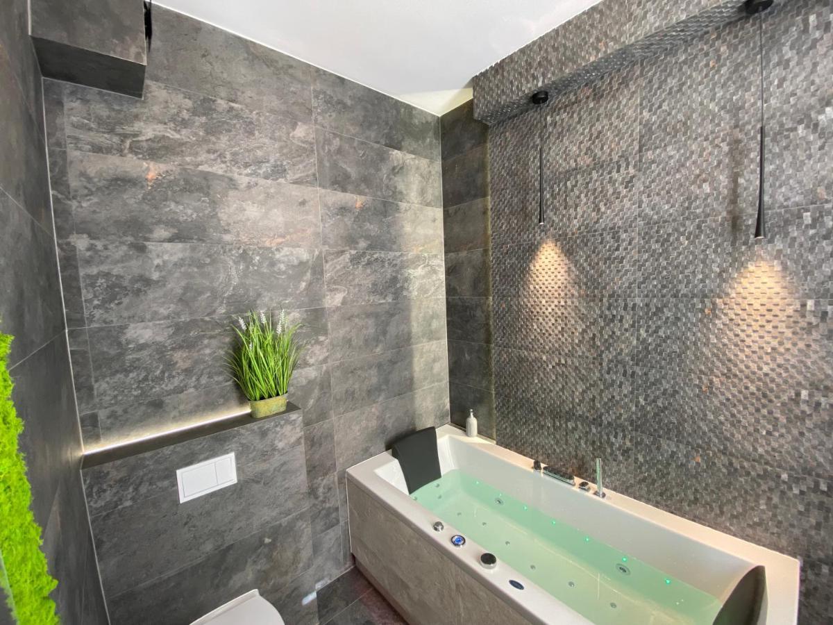 Apartament Bialy Z Jacuzzi Krasków Εξωτερικό φωτογραφία